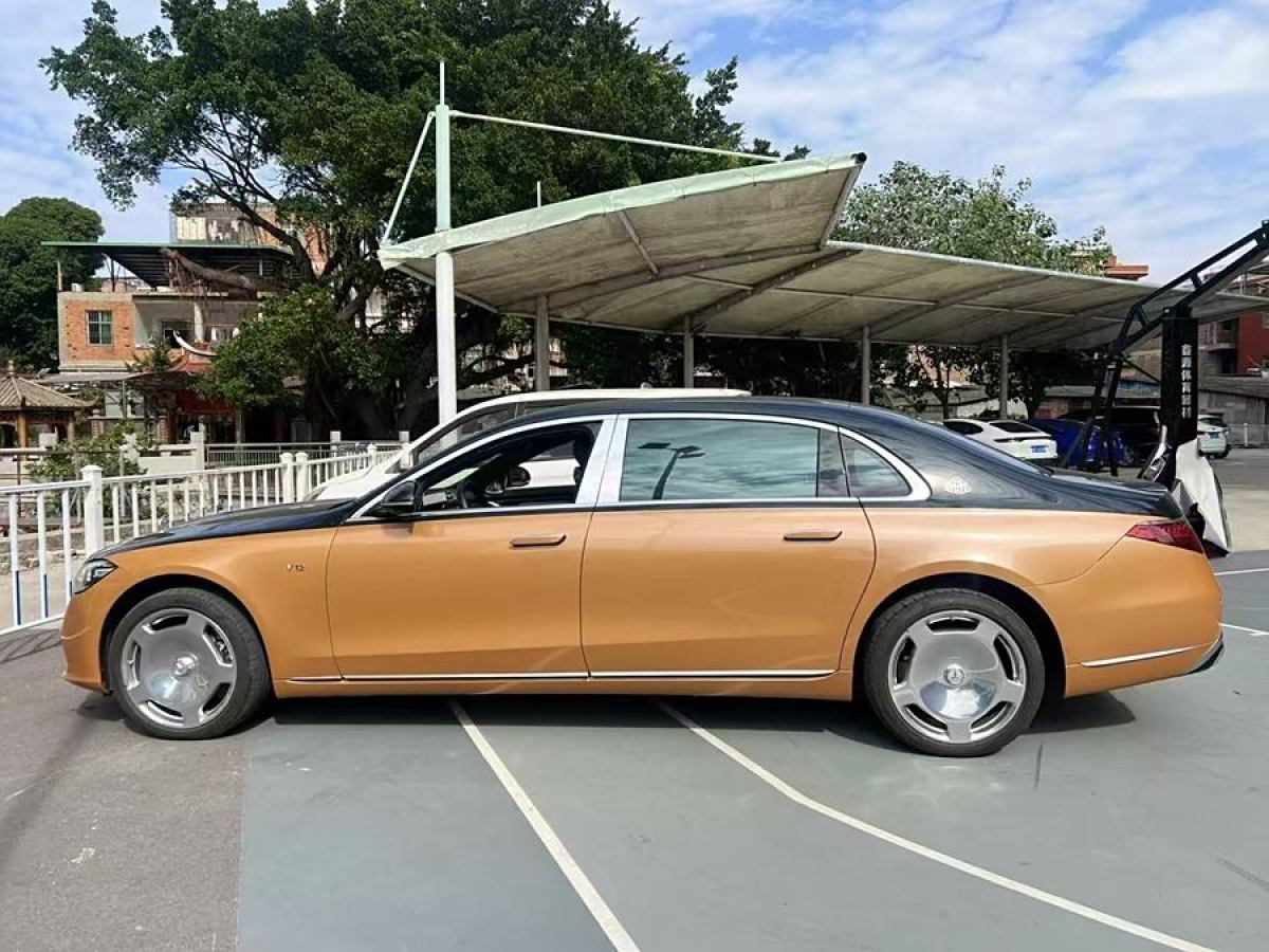 奔馳 邁巴赫S級  2023款 S 680 4MATIC 匠心高定首發(fā)版雙色圖片