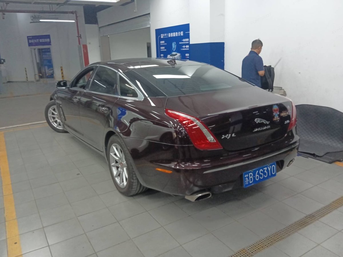 2014年7月捷豹 XJ  2014款 XJL 3.0 SC 兩驅(qū)全景商務(wù)版