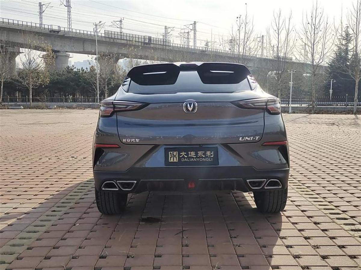 長(zhǎng)安 UNI-T  2020款 1.5T 尊貴型圖片