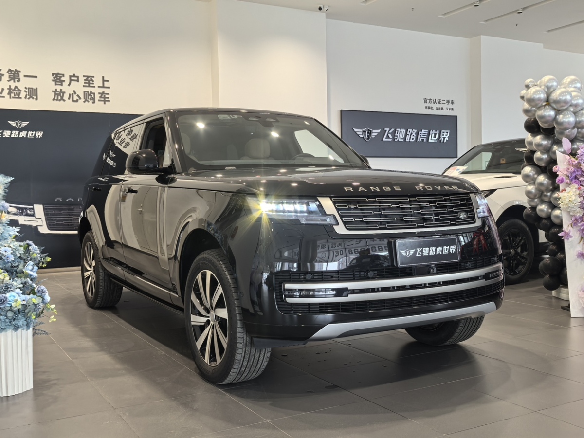 路虎 攬勝  2022款 3.0 L6 400PS 盛世七座加長(zhǎng)版圖片