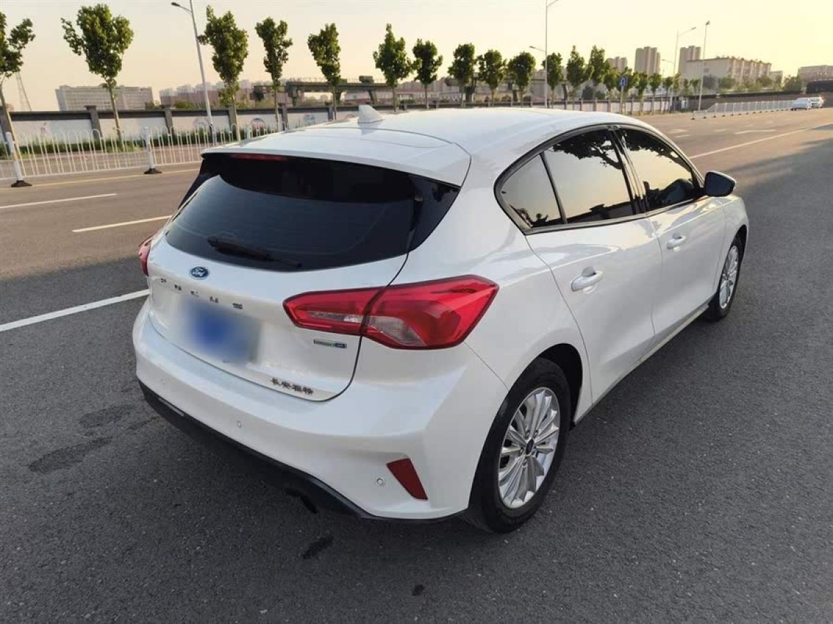 福特 ?？怂? 2019款 兩廂 EcoBoost 125 自動(dòng)鋒潮型 國(guó)V圖片