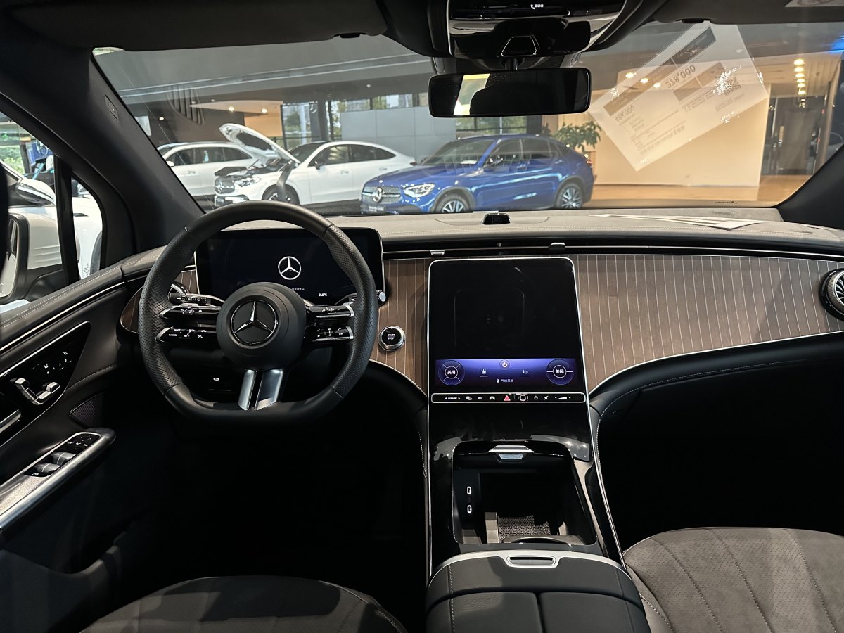 2023年7月奔馳 奔馳EQE SUV  2023款 350 4MATIC 先鋒版