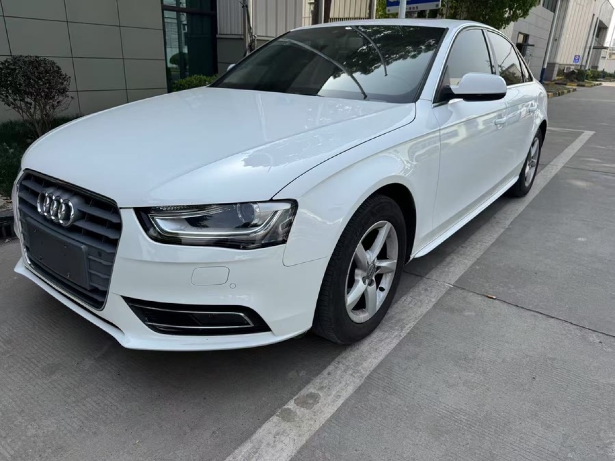 奧迪 奧迪A4L  2015款 35 TFSI 自動(dòng)標(biāo)準(zhǔn)型圖片