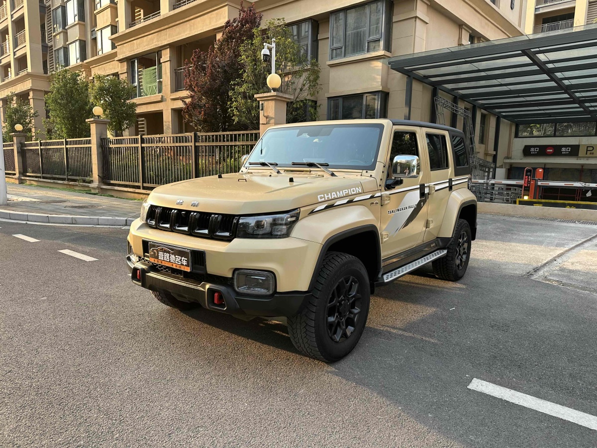 2021年11月北京 BJ40  2021款 2.0T 自動四驅(qū)環(huán)塔冠軍版