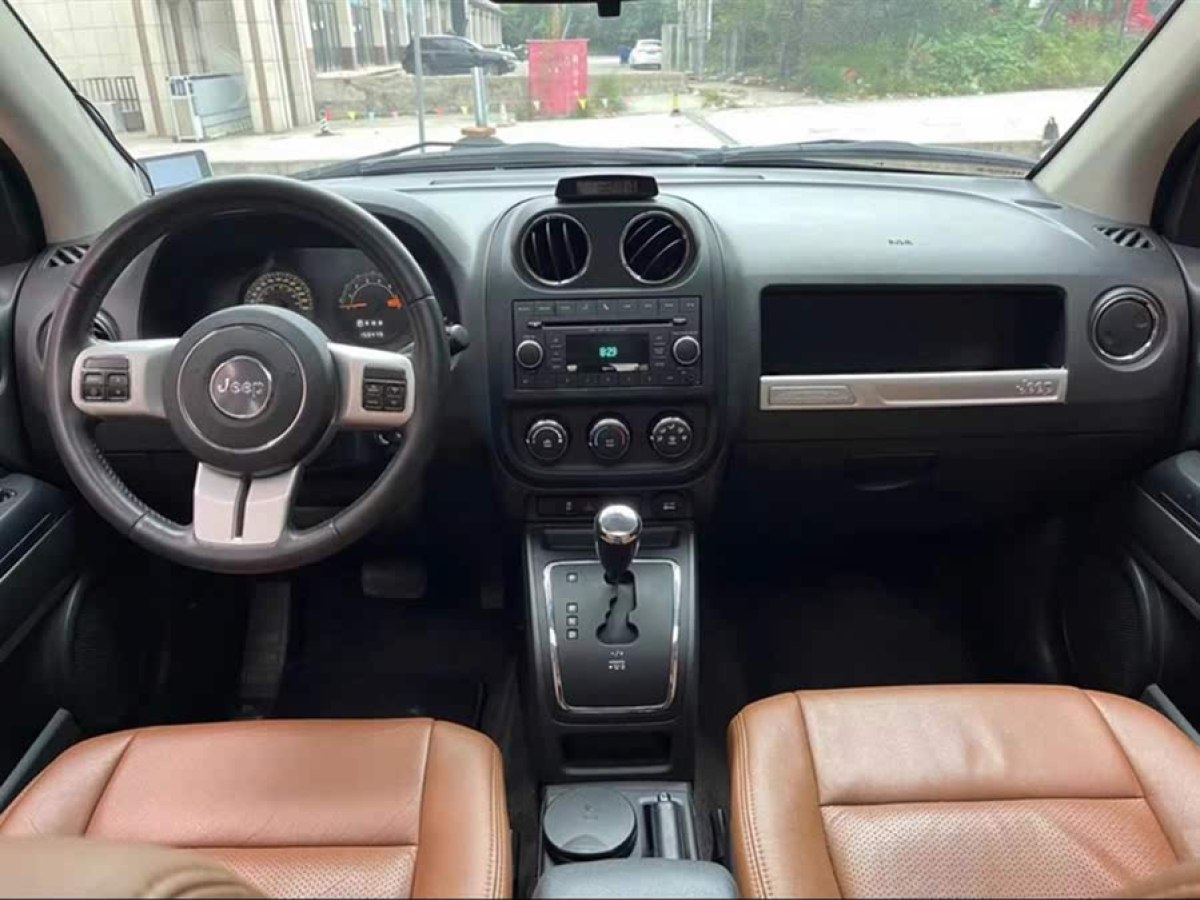 Jeep 指南者  2014款 2.0L 兩驅運動版圖片