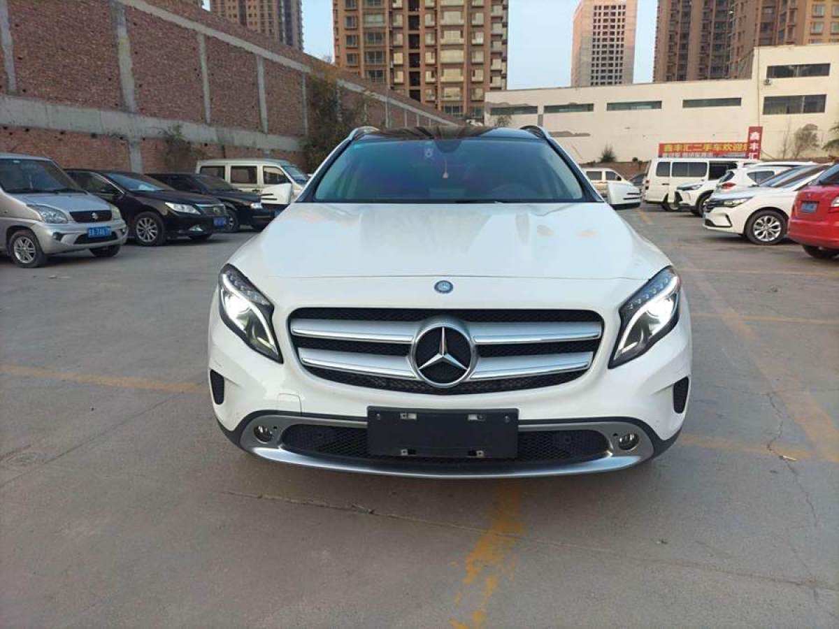 奔馳 奔馳GLA  2017款 GLA 220 4MATIC 時(shí)尚型圖片