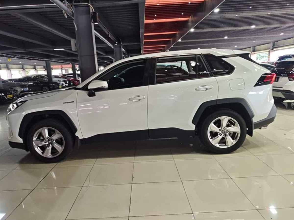 豐田 RAV4榮放  2023款 雙擎 2.5L E-CVT兩驅(qū)精英版圖片