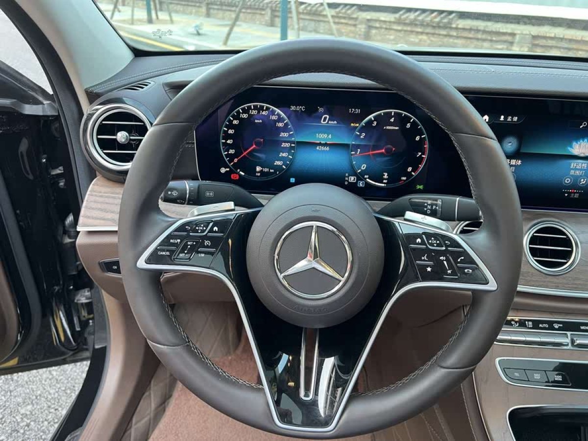 奔馳 奔馳E級(jí)  2023款 改款 E 300 L 豪華型圖片