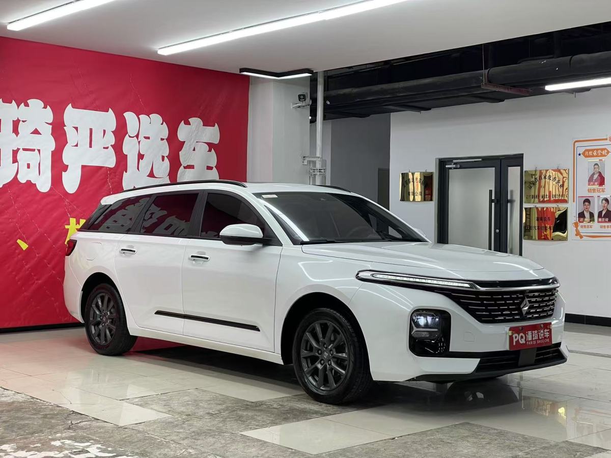 寶駿 新寶駿RC-5  2020款 RC-5W 1.5L 手動(dòng)智耀精英型圖片