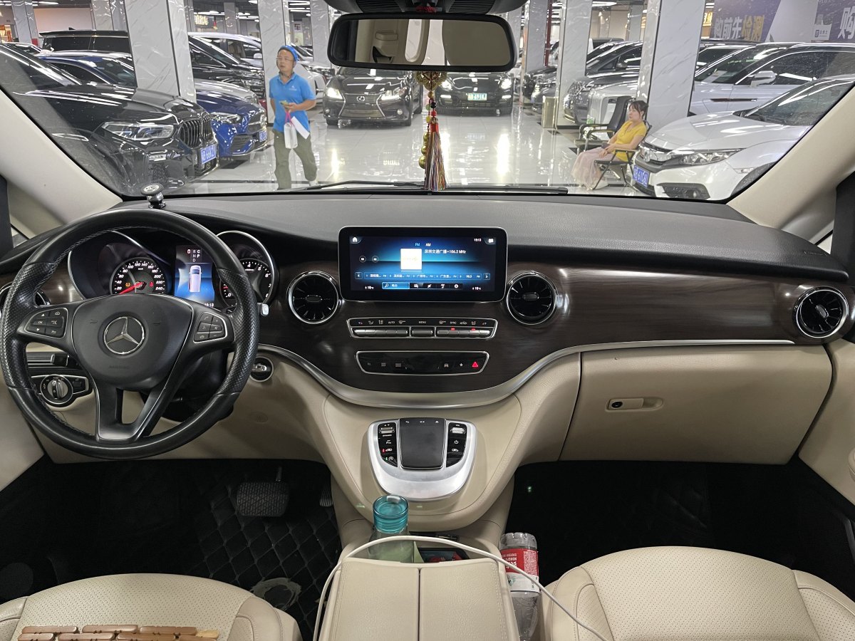 奔馳 V級  2020款 V 260 領(lǐng)航版圖片