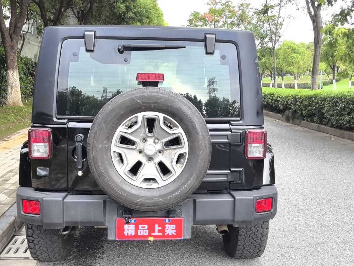 2014年1月Jeep 牧馬人  2013款 3.6L Sahara 兩門版