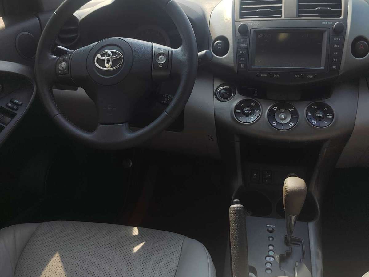 豐田 RAV4榮放  2009款 2.4L 自動豪華導(dǎo)航版圖片