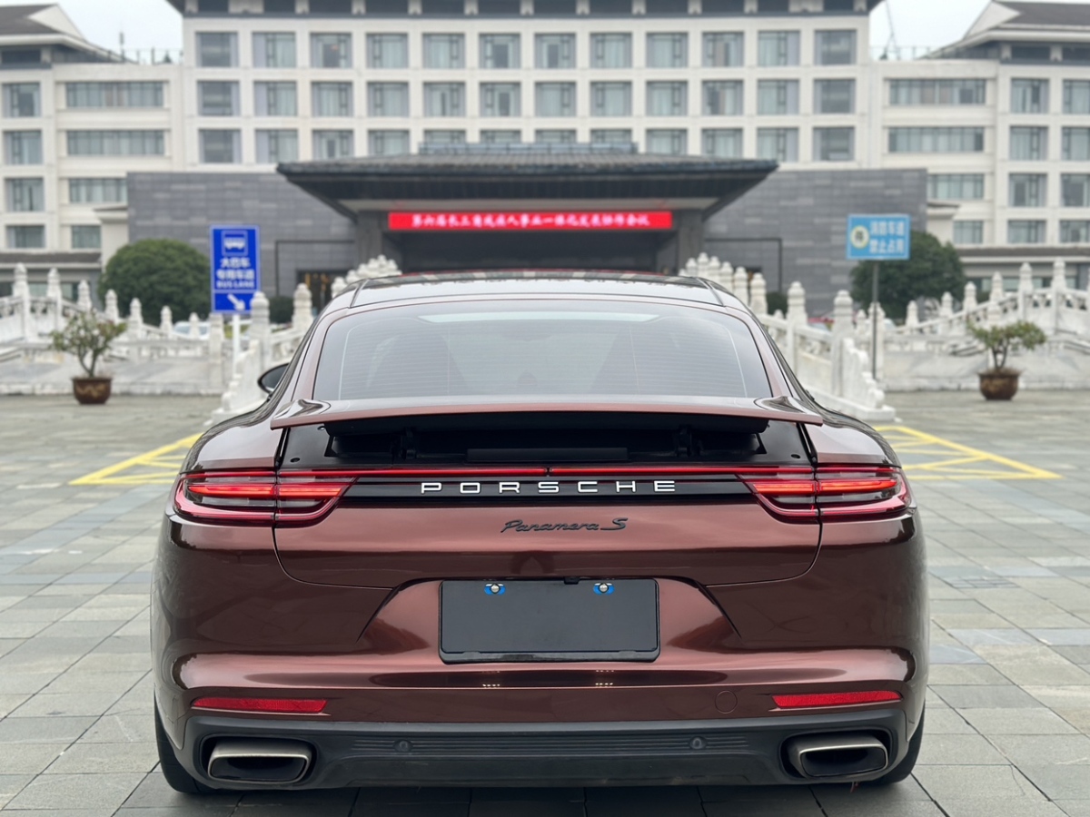 2017年11月保時(shí)捷 Panamera  2017款 Panamera 行政加長(zhǎng)版 3.0T