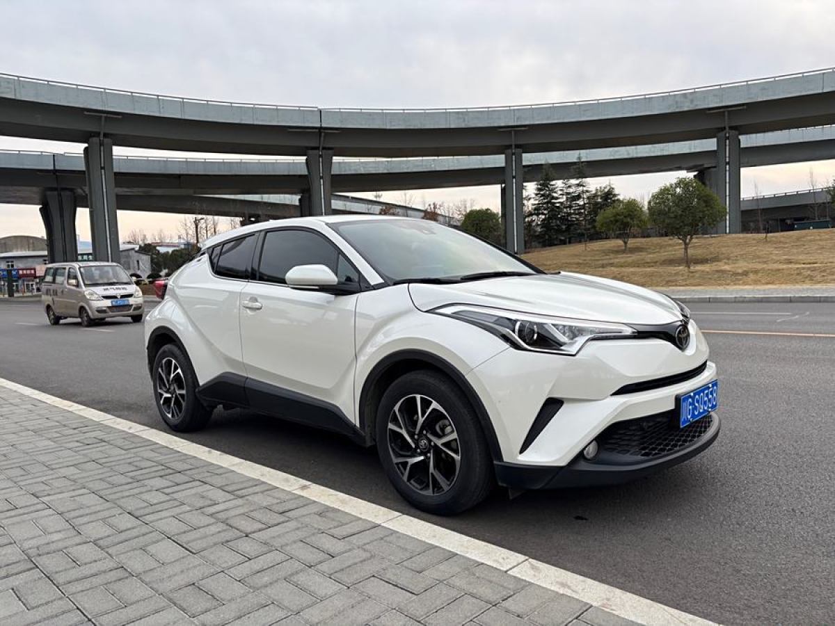 豐田 C-HR  2018款 2.0L 酷跑領(lǐng)先版 國(guó)V圖片