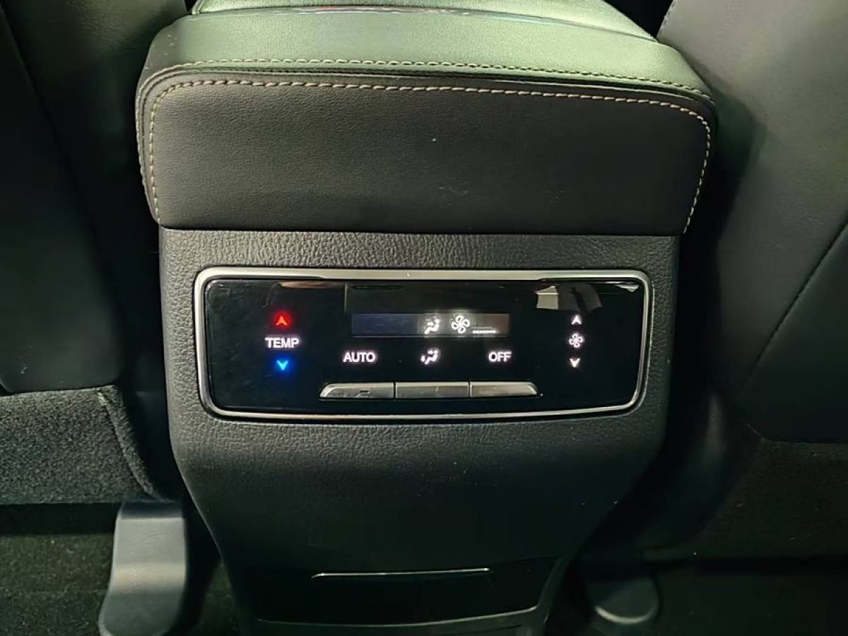 長安 CS95  2019款 2.0T 兩驅(qū)精英型圖片