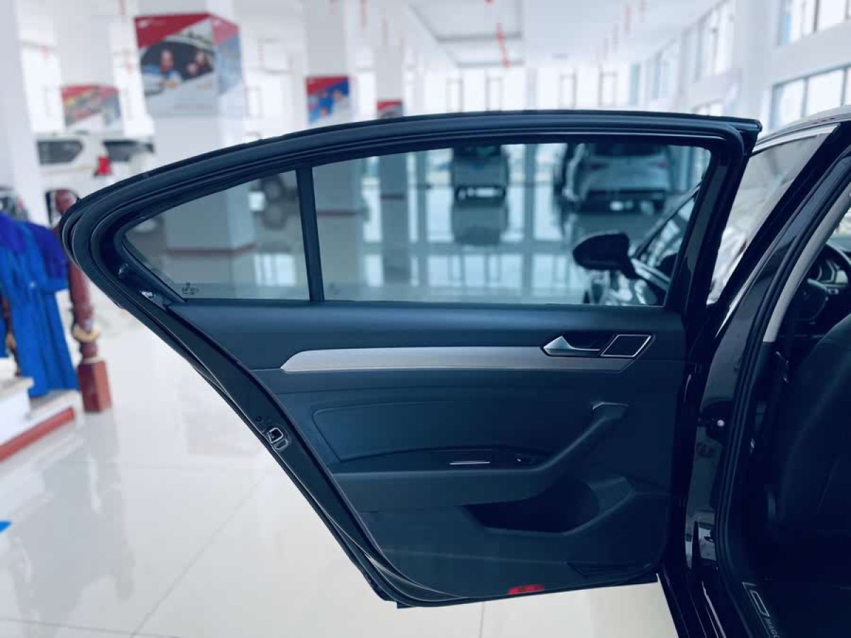 大眾 邁騰  2018款 330TSI DSG 領(lǐng)先型圖片