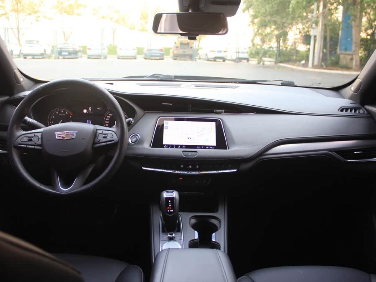 凱迪拉克 XT4  2018款 28T 四驅(qū)領(lǐng)先型圖片