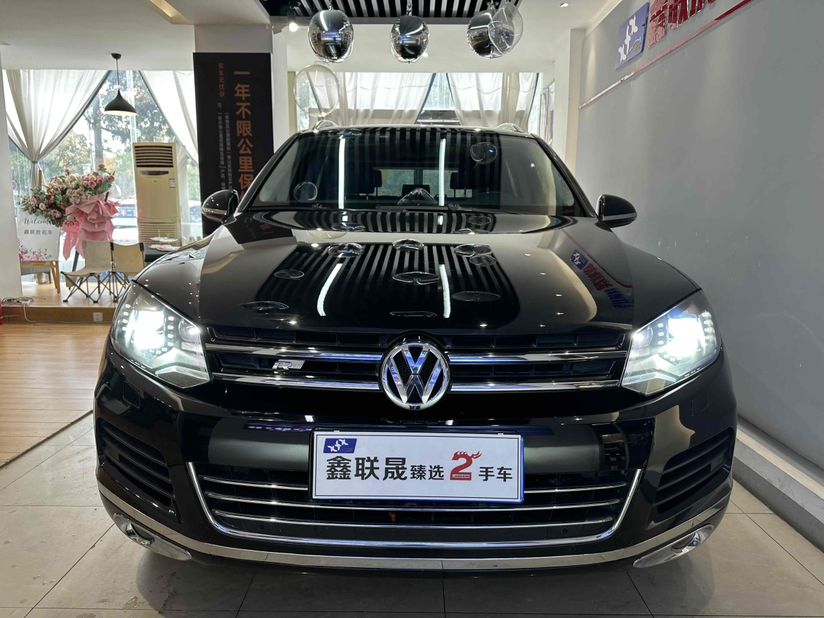 大眾 途銳  2014款 3.0TSI 黑色探險者圖片