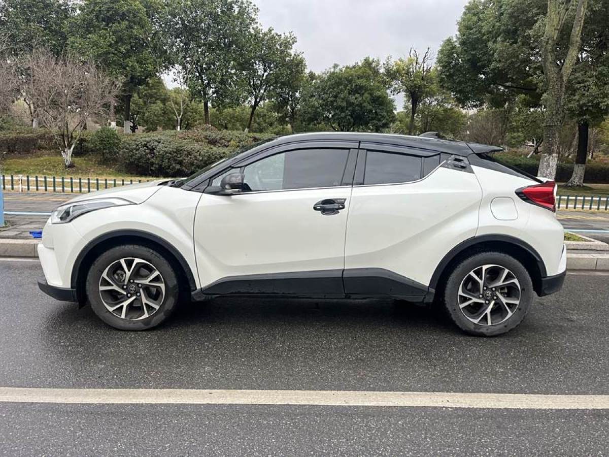 2021年5月豐田 C-HR  2021款 2.0L 豪華版