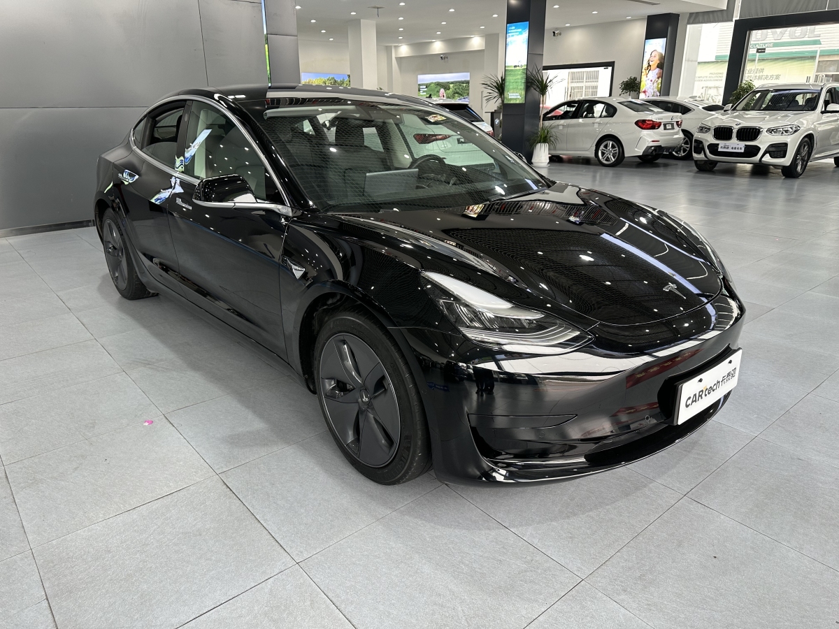 特斯拉 Model 3  2020款 改款 標(biāo)準(zhǔn)續(xù)航后驅(qū)升級版圖片