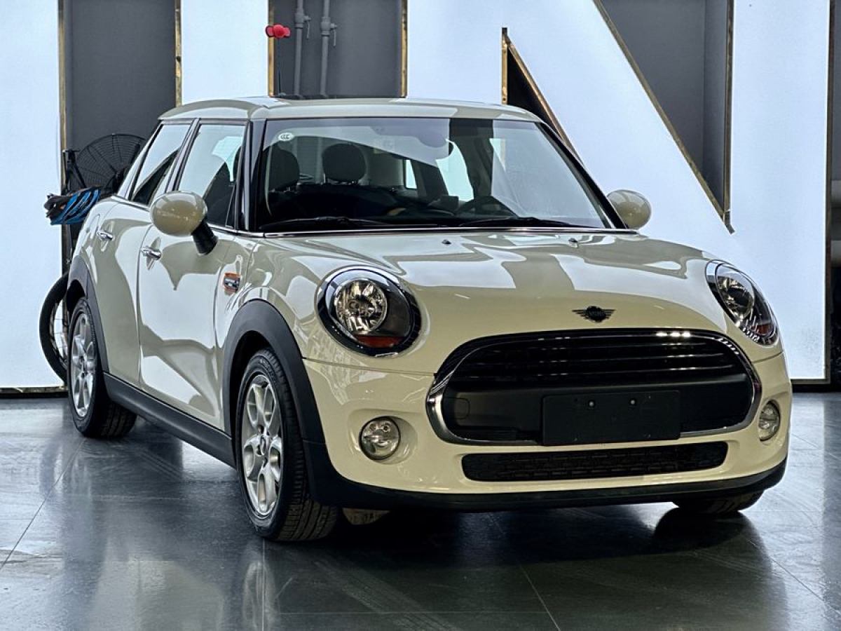 2019年7月MINI MINI  2019款 1.5T ONE 五門版