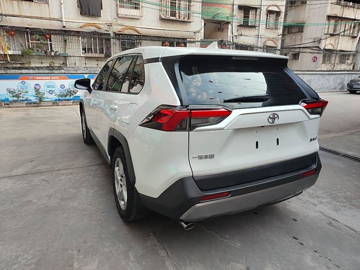 豐田 RAV4榮放  2022款 2.0L CVT兩驅(qū)風(fēng)尚Plus版圖片