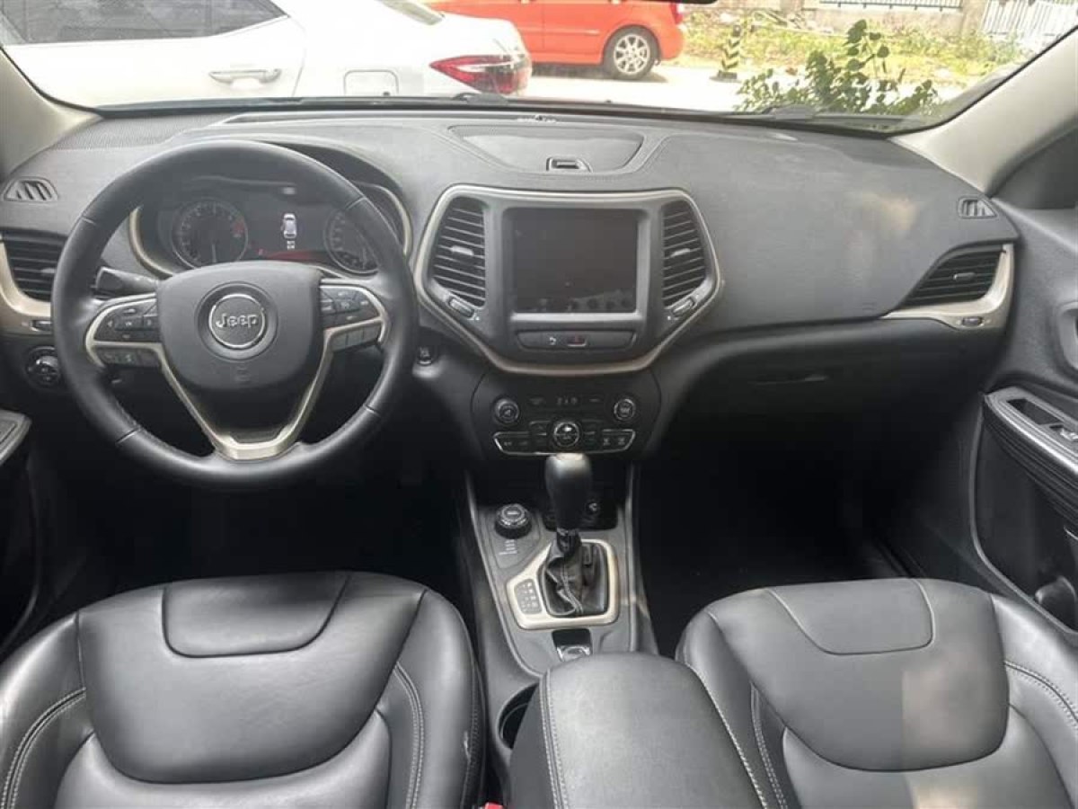 Jeep 自由光  2016款 2.4L 專業(yè)智能版圖片