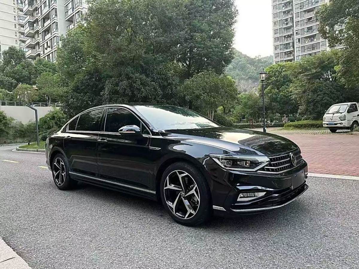 大眾 邁騰  2023款 200萬(wàn)輛紀(jì)念版 330TSI DSG領(lǐng)先型圖片