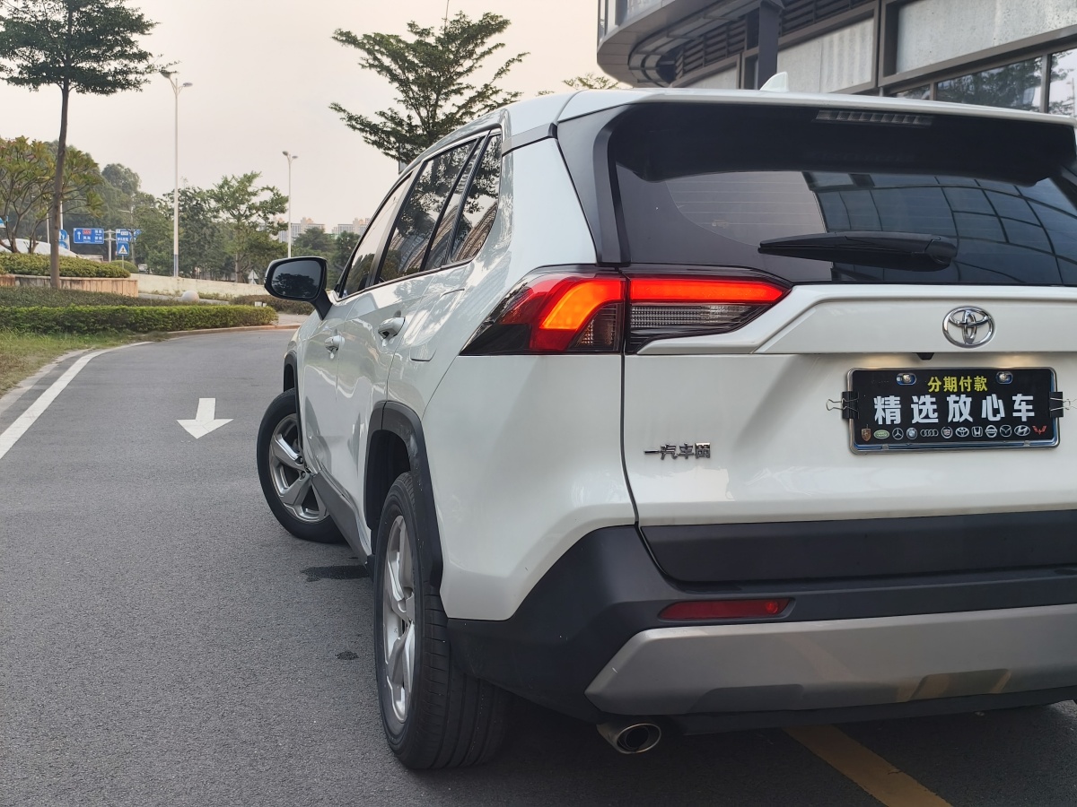 豐田 RAV4  2018款 榮放 2.0L CVT兩驅(qū)風(fēng)尚版圖片