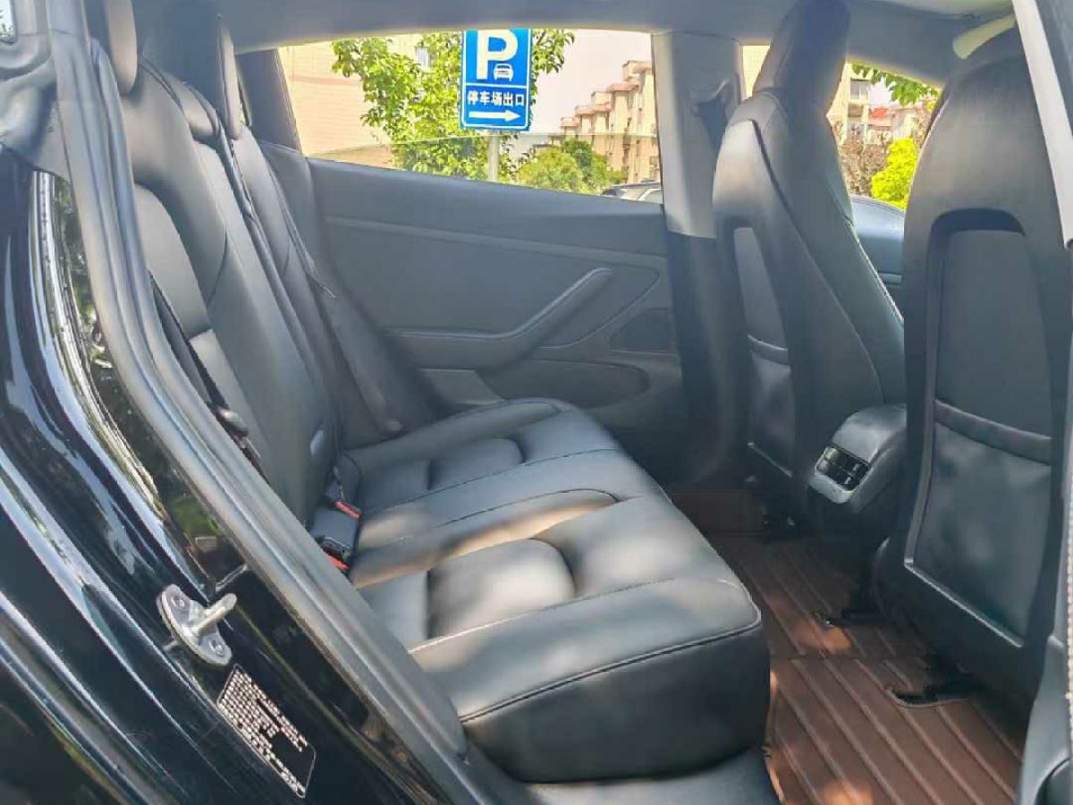 特斯拉 Model Y  2021款 標(biāo)準(zhǔn)續(xù)航后驅(qū)版圖片
