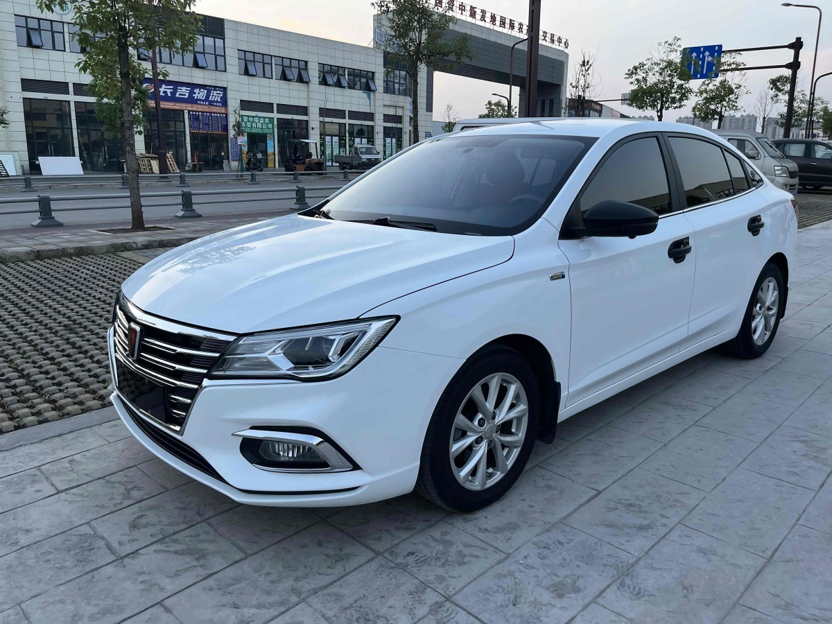 榮威 i5  2020款 1.5L 手動(dòng)4G互聯(lián)領(lǐng)豪版圖片