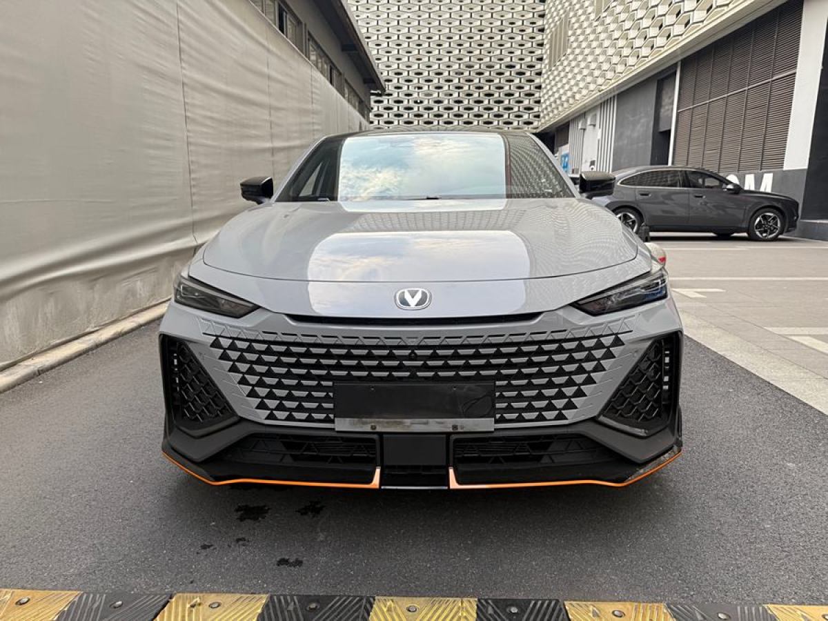 2022年10月長(zhǎng)安 長(zhǎng)安UNI-V  2022款 2.0T 領(lǐng)速版