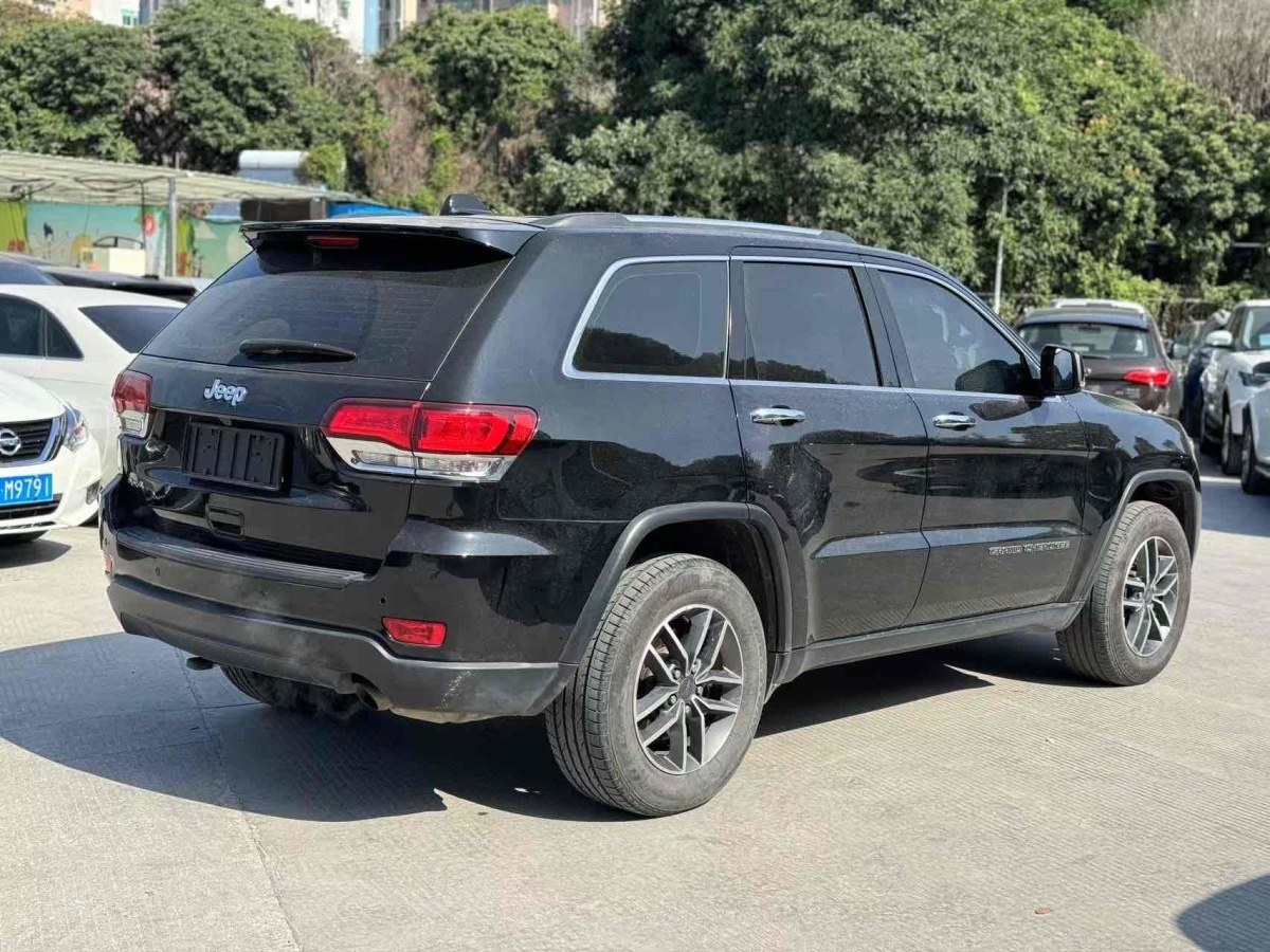 Jeep 大切諾基  2020款 3.0L 專業(yè)導(dǎo)航版圖片