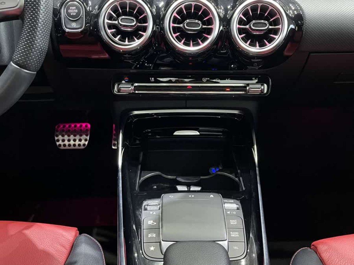 奔馳 奔馳A級AMG  2020款 AMG A 35 4MATIC圖片