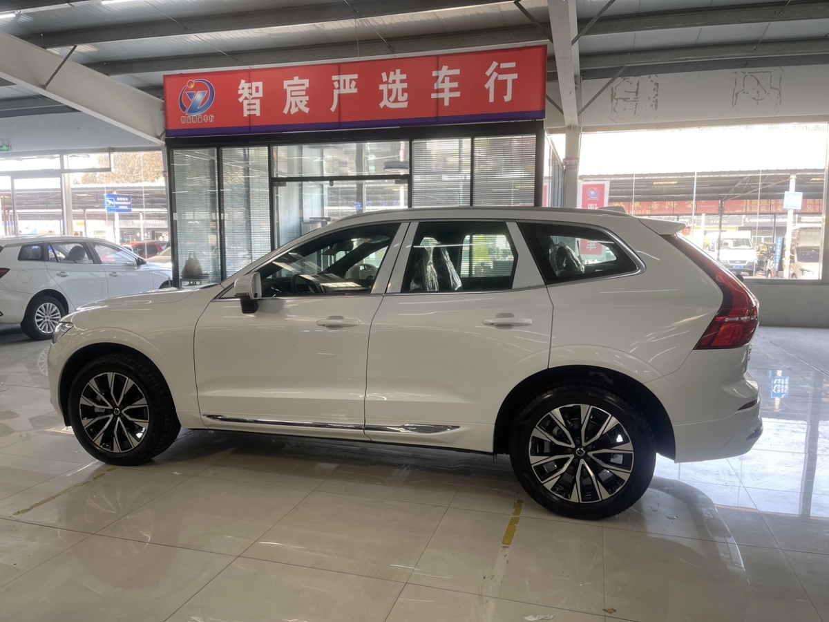 沃爾沃 XC60  2024款 B5 四驅(qū)智逸豪華版圖片