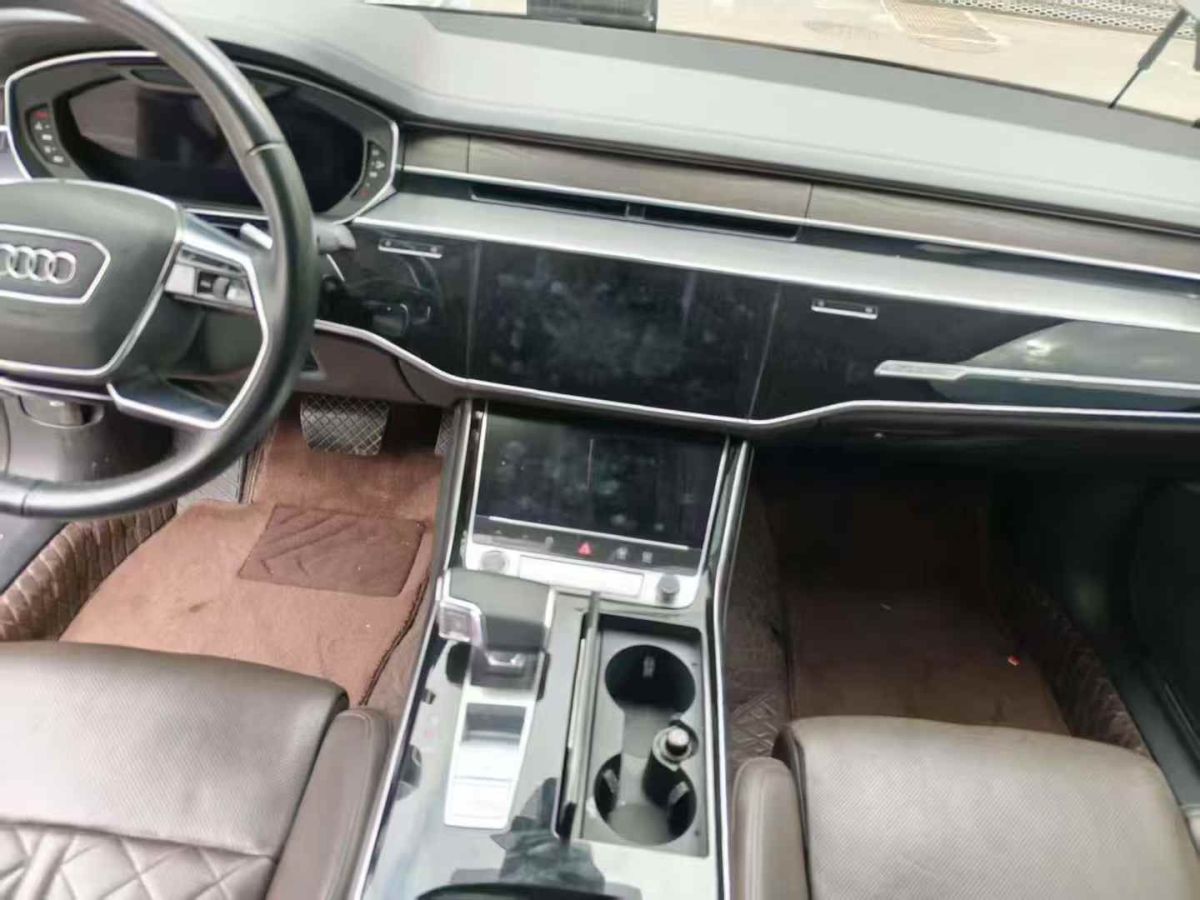 奧迪 奧迪A8  2022款 A8L Horch創(chuàng)始人版 傳奇型圖片