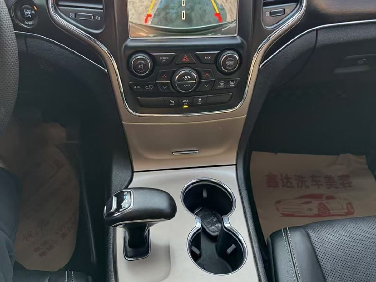 Jeep 大切諾基  2015款 3.6L 精英導(dǎo)航版圖片