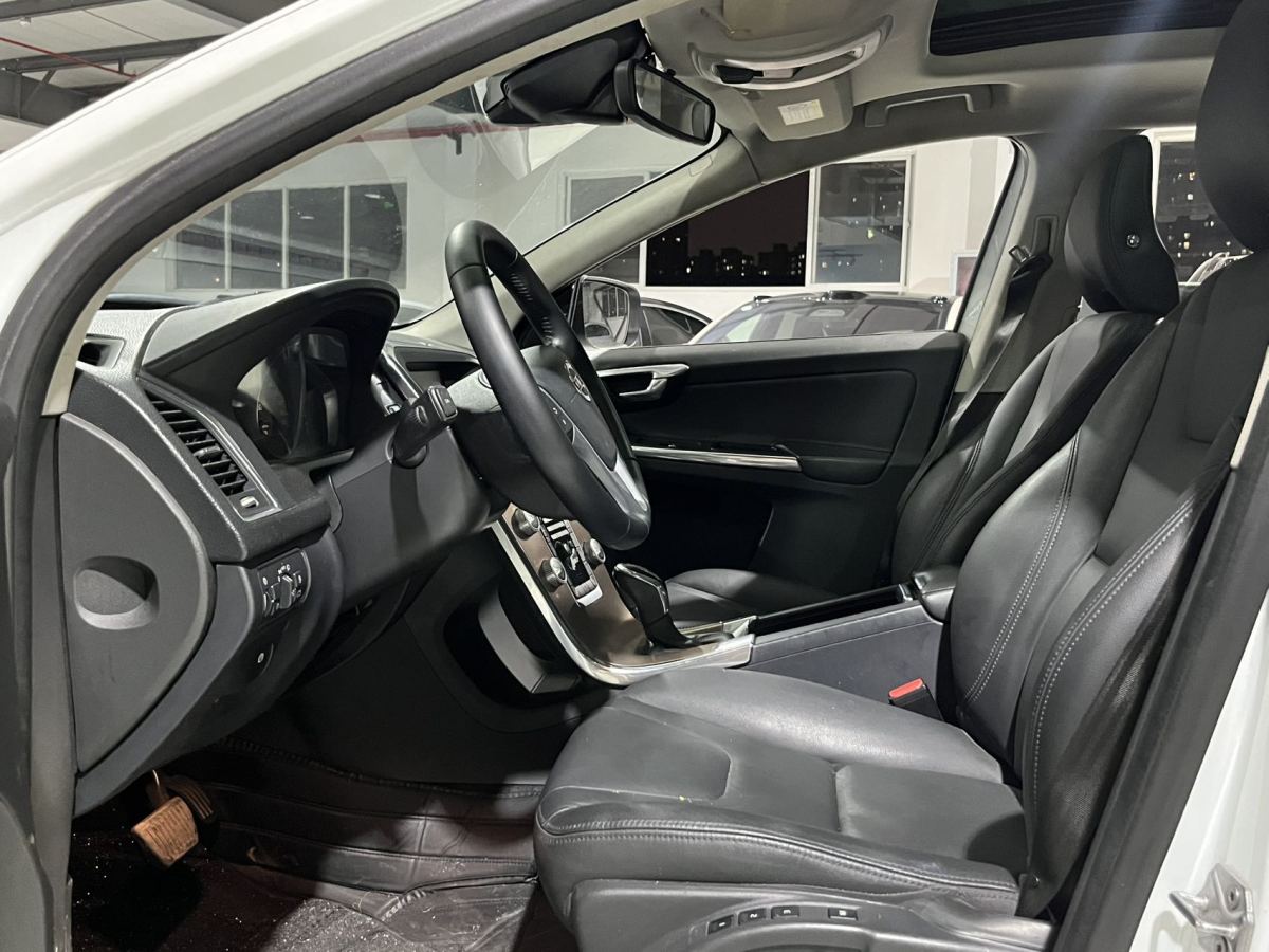 沃爾沃 XC60  2016款 T5 智進(jìn)版圖片