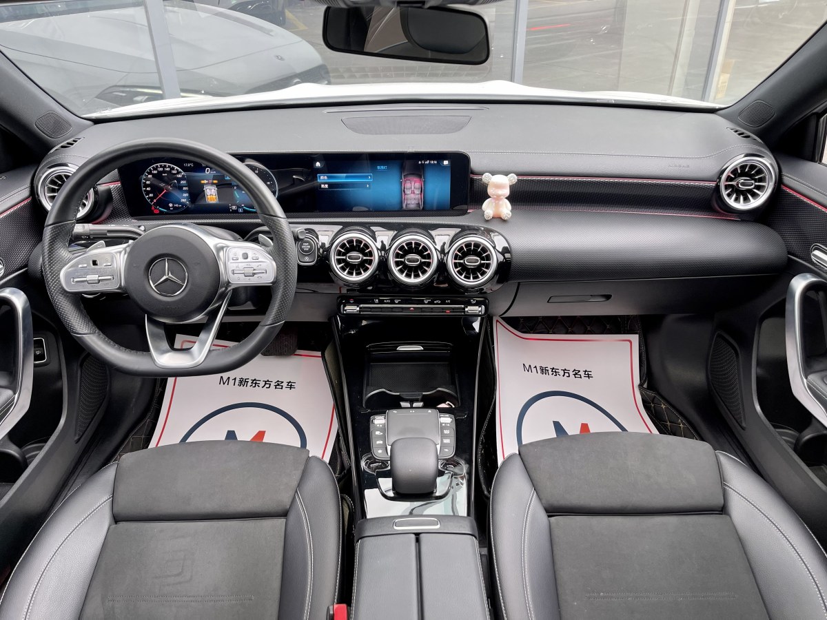 2021年7月奔驰 奔驰A级  2022款 改款 A 200 L 运动轿车动感型