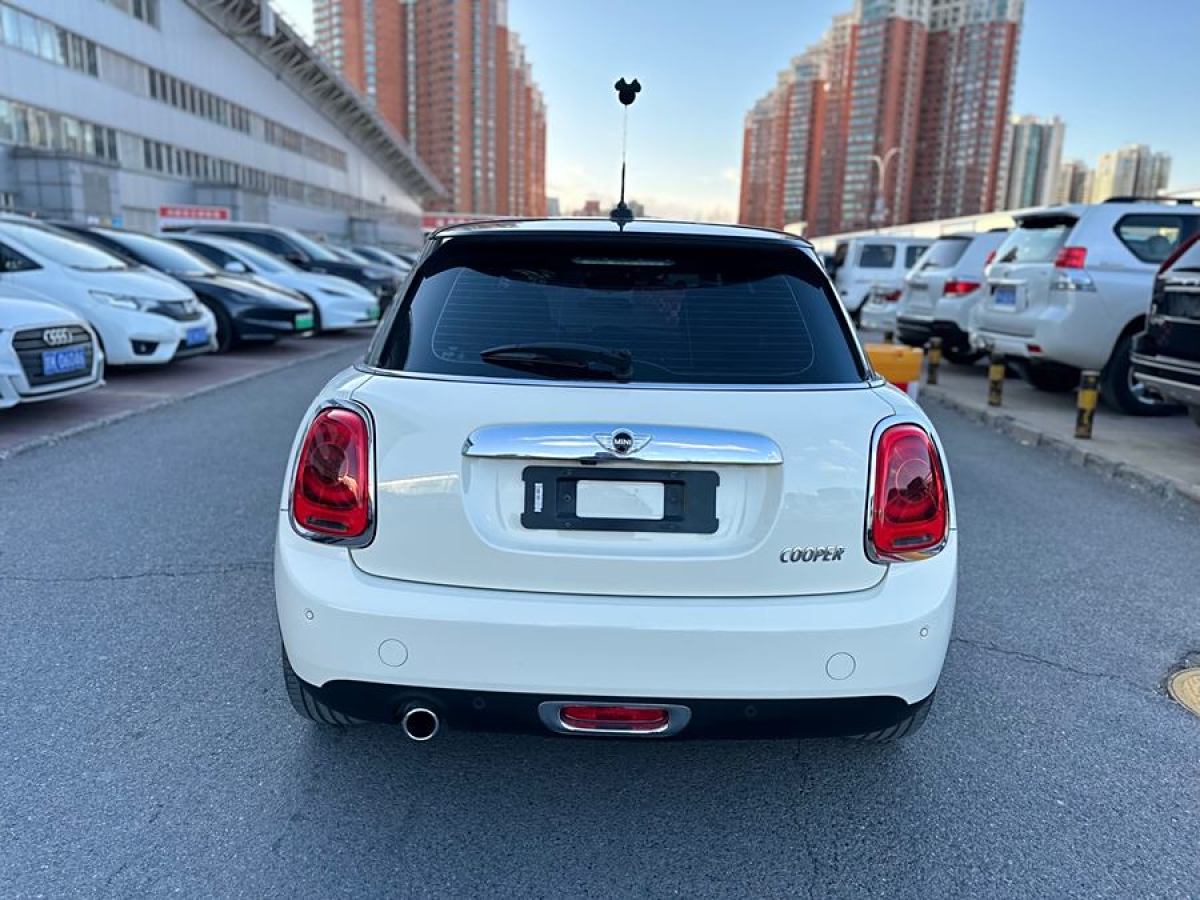 MINI MINI  2017款 1.5T COOPER 冰藍(lán)色限量版 五門版圖片