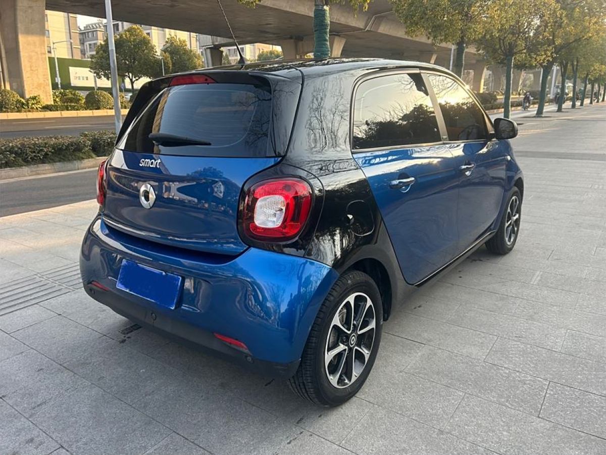 smart forfour  2016款 1.0L 52千瓦激情版圖片