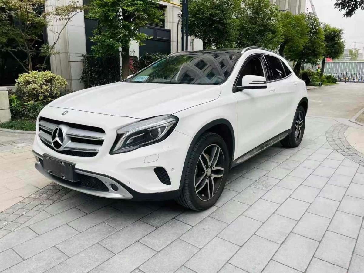 奔馳 奔馳GLA  2017款 GLA 220 4MATIC 時(shí)尚型圖片