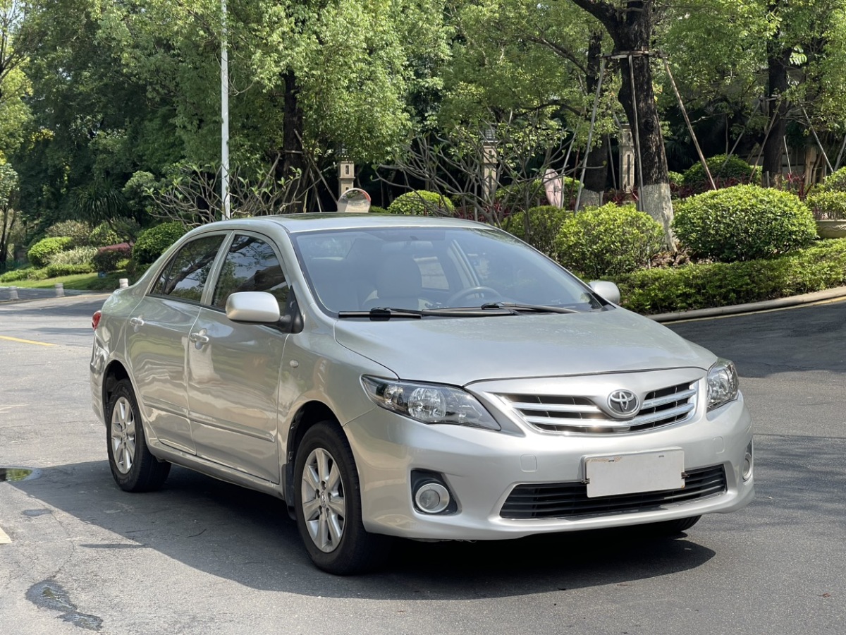 2013年6月丰田 卡罗拉  2013款 特装版 1.6L 自动炫酷型GL