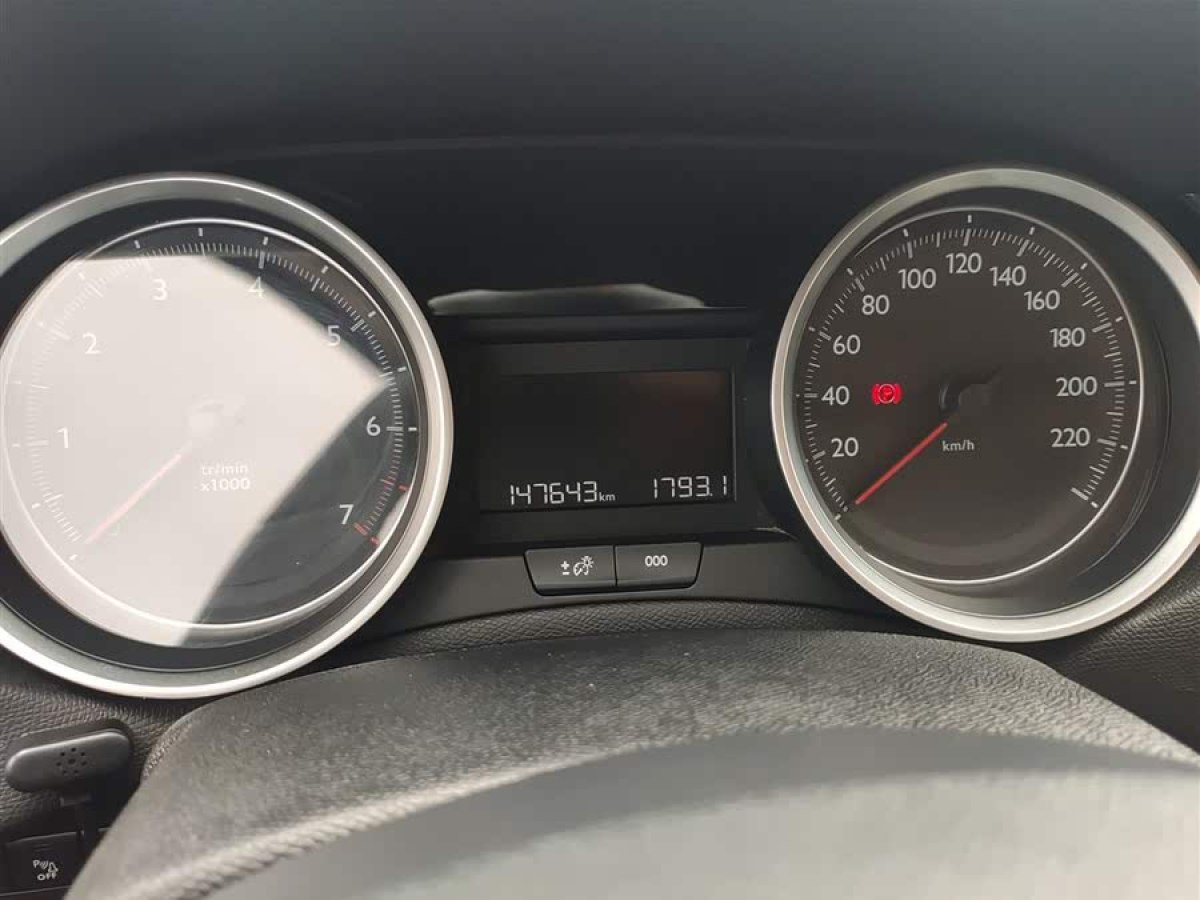 標(biāo)致 408  2016款 1.6T 自動豪華版圖片