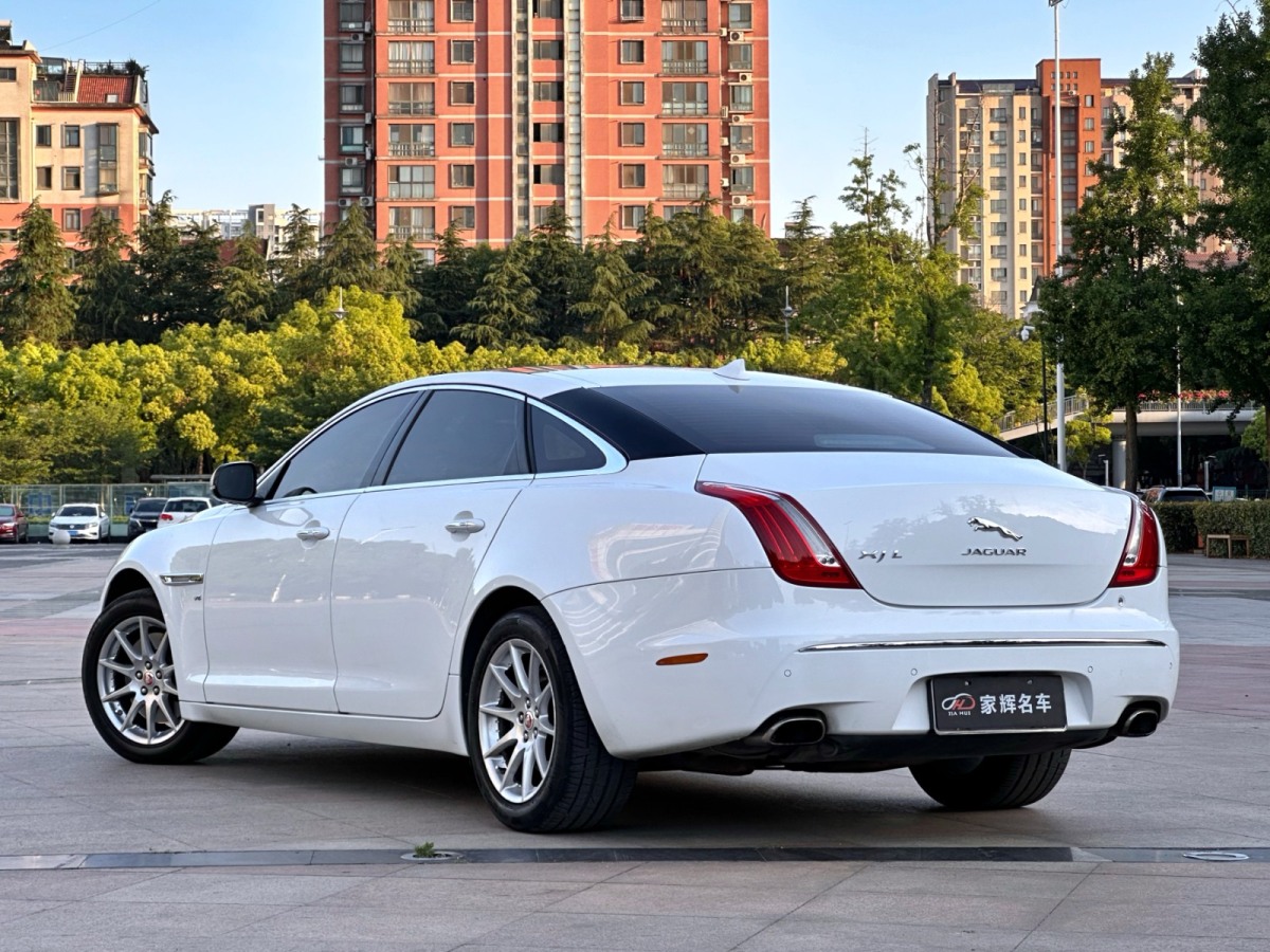 2014年6月捷豹 XJ  2014款 XJL 2.0T 兩驅(qū)全景商務(wù)版