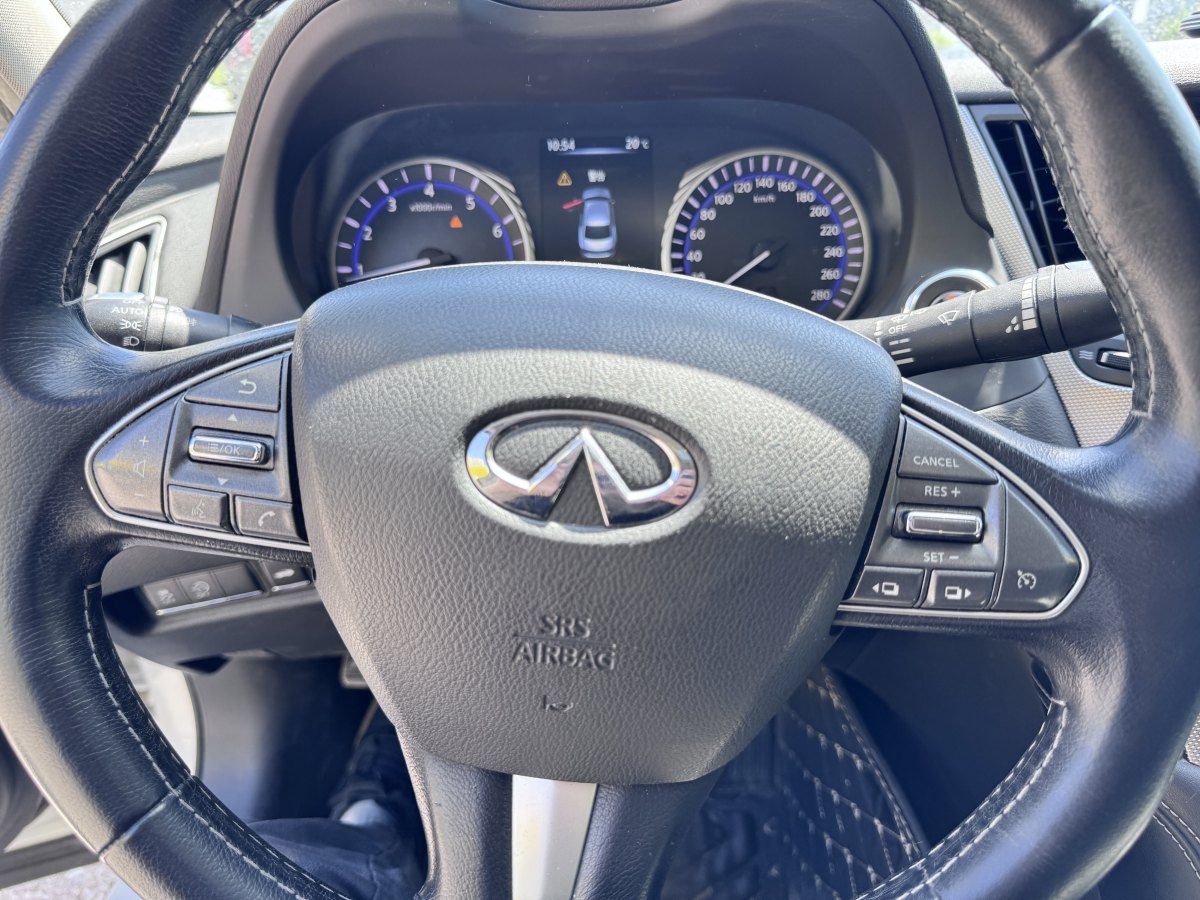 英菲尼迪 Q50L  2016款 2.0T 進(jìn)取版圖片