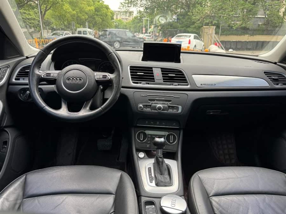 奧迪 奧迪Q3  2016款 35 TFSI quattro 全時(shí)四驅(qū)風(fēng)尚型圖片