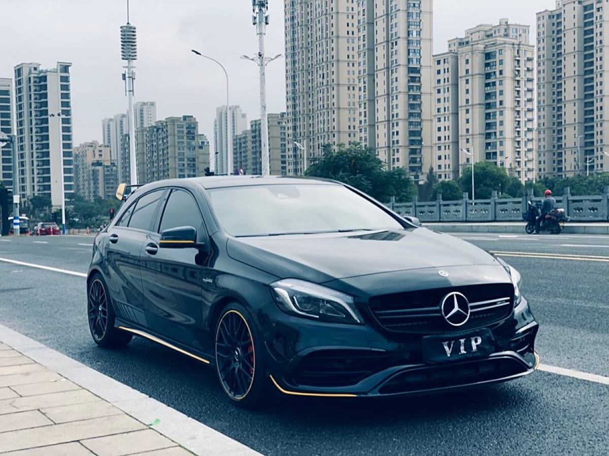 奔馳 奔馳A級AMG  2017款 AMG A 45 4MATIC 暗夜雷霆限量版圖片