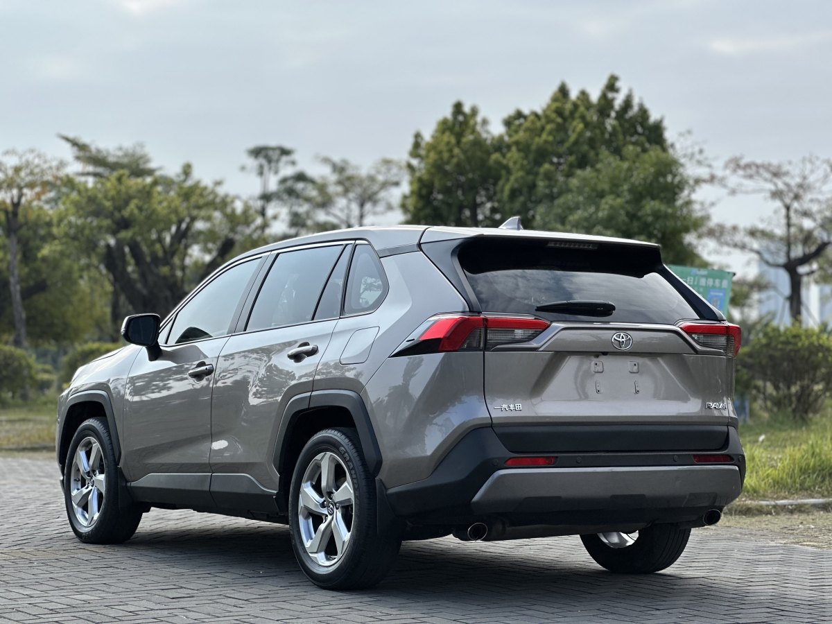 豐田 RAV4  2018款 榮放 2.0L CVT兩驅(qū)風(fēng)尚版圖片