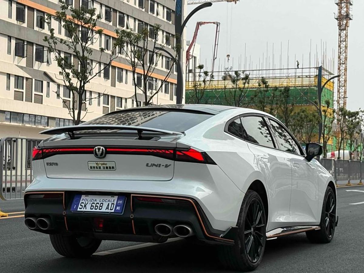 長(zhǎng)安 長(zhǎng)安UNI-V  2023款 1.5T 運(yùn)動(dòng)版圖片